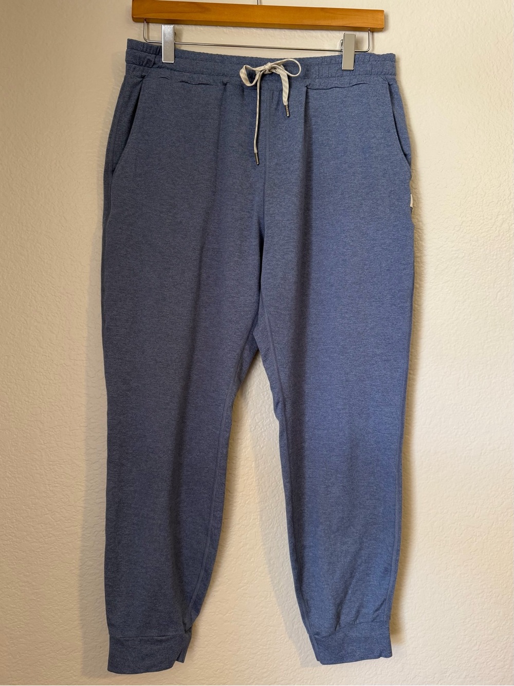Vuori Performance DreamKnit Joggers Heather Blue Size Medium Athleisure Comfy